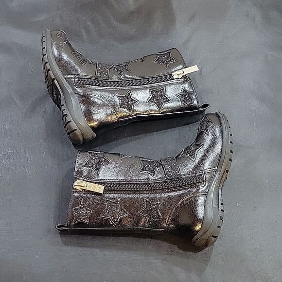 BRAND NEW KENNETH COLE REACTION UNISEX-CHILD DOLLY STAR-T - Picture 6 of 16